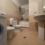 לינה וארוחת בוקר - Private 3 טיראנה