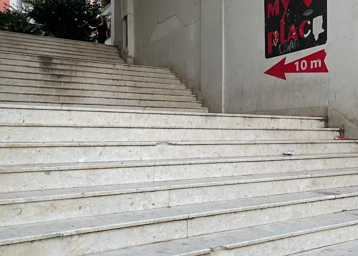 - Private 3 לינה וארוחת בוקר טיראנה